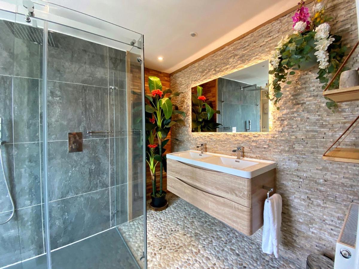 Hambrook House Canterbury - New Luxury Guest House With Espa Spa Complex エクステリア 写真